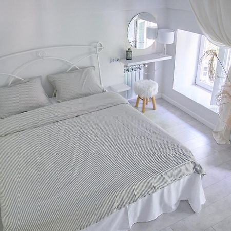 White Door Apartments Heart Of Odessa 4 Exterior foto
