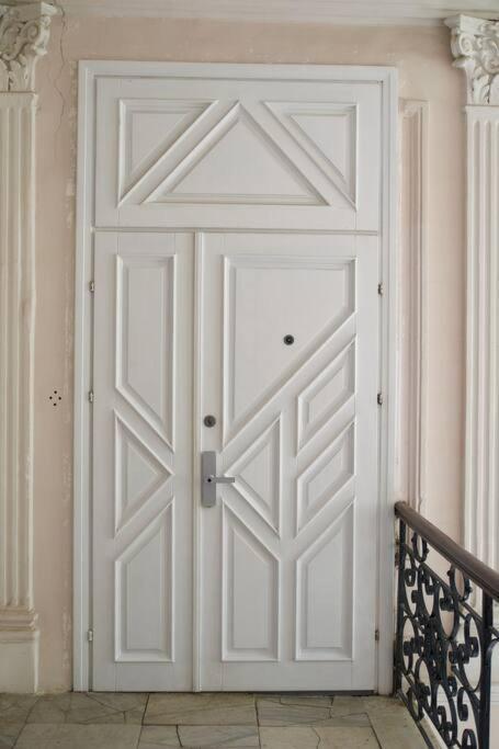 White Door Apartments Heart Of Odessa 4 Exterior foto
